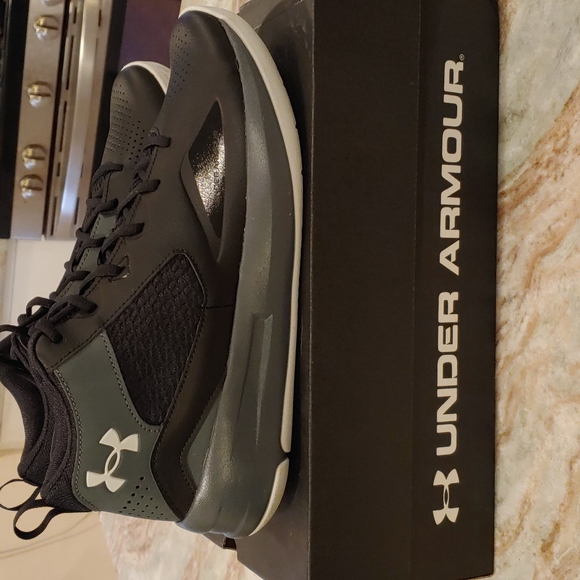 Under Armour, Lockdown 5, Mens 10.5, Womens 12, Brand New in box